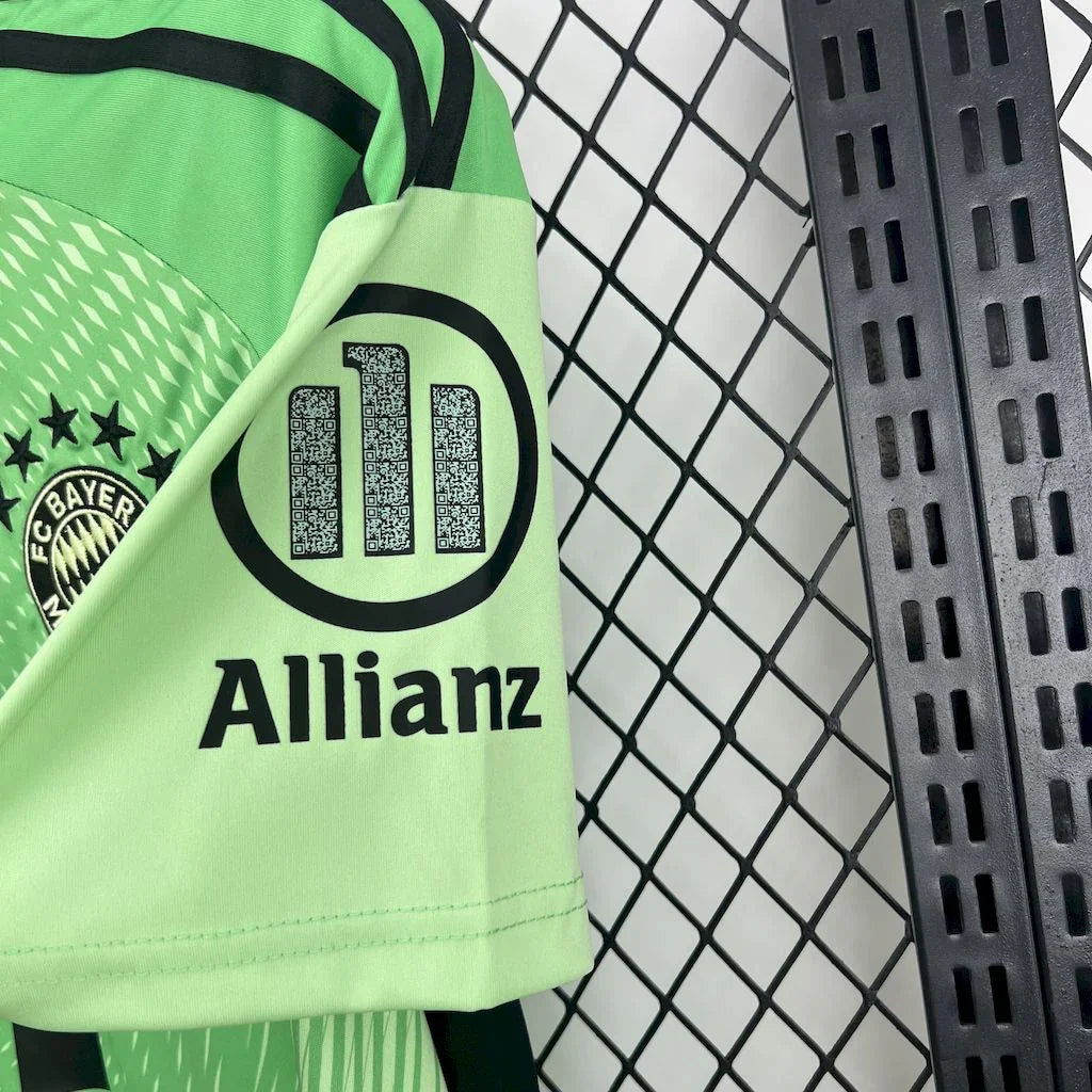 Bayern Munich Goalkeeper Shirt 2025-26