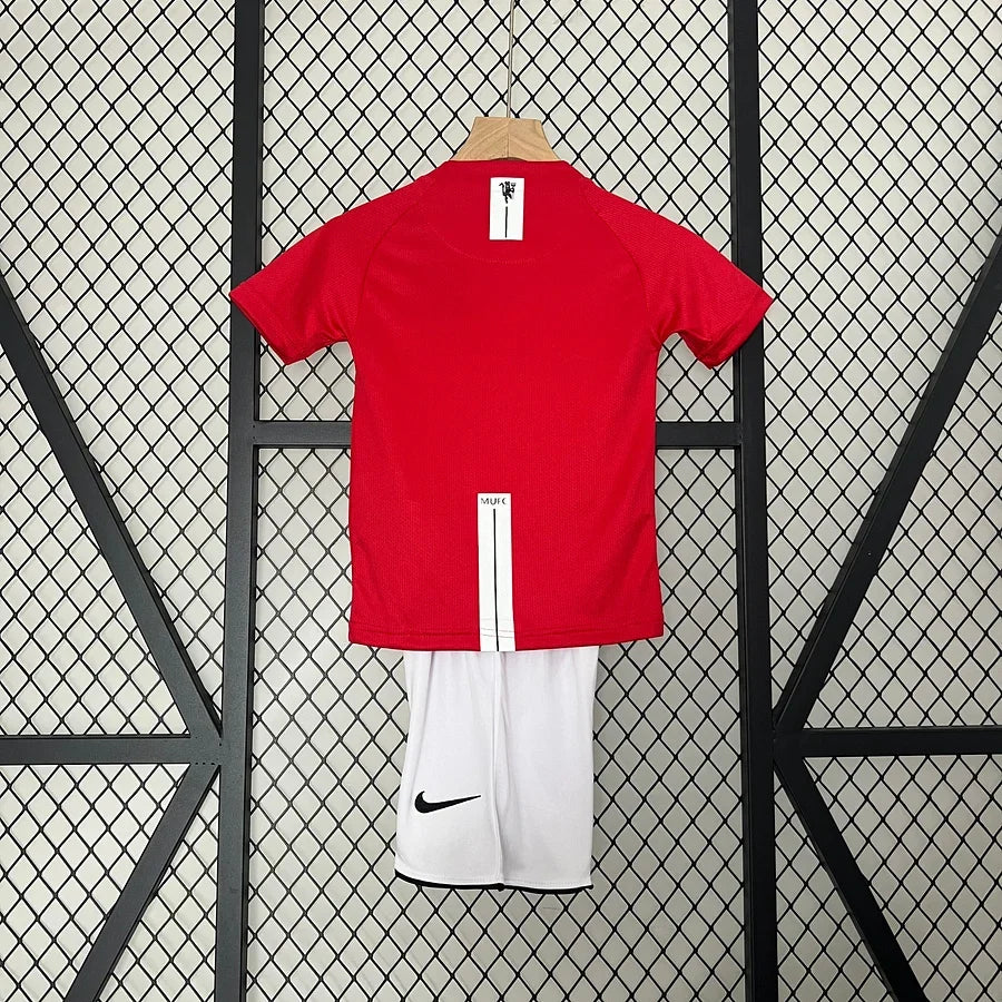 KIT KIDS RETRO MANCHESTER UNITED 2008